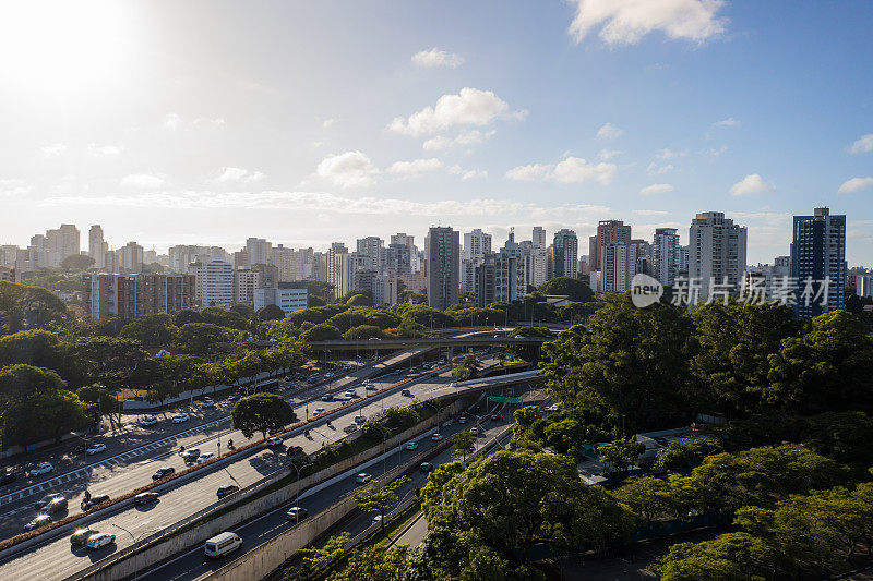 23 de Maio avenue and Business and living buildings in São Paulo